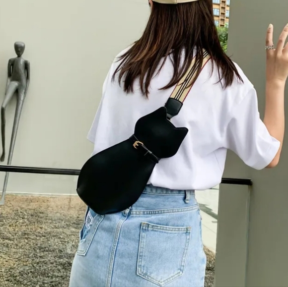 Cute crossbody cat shaped bag 😻 - Picture 4 of 8